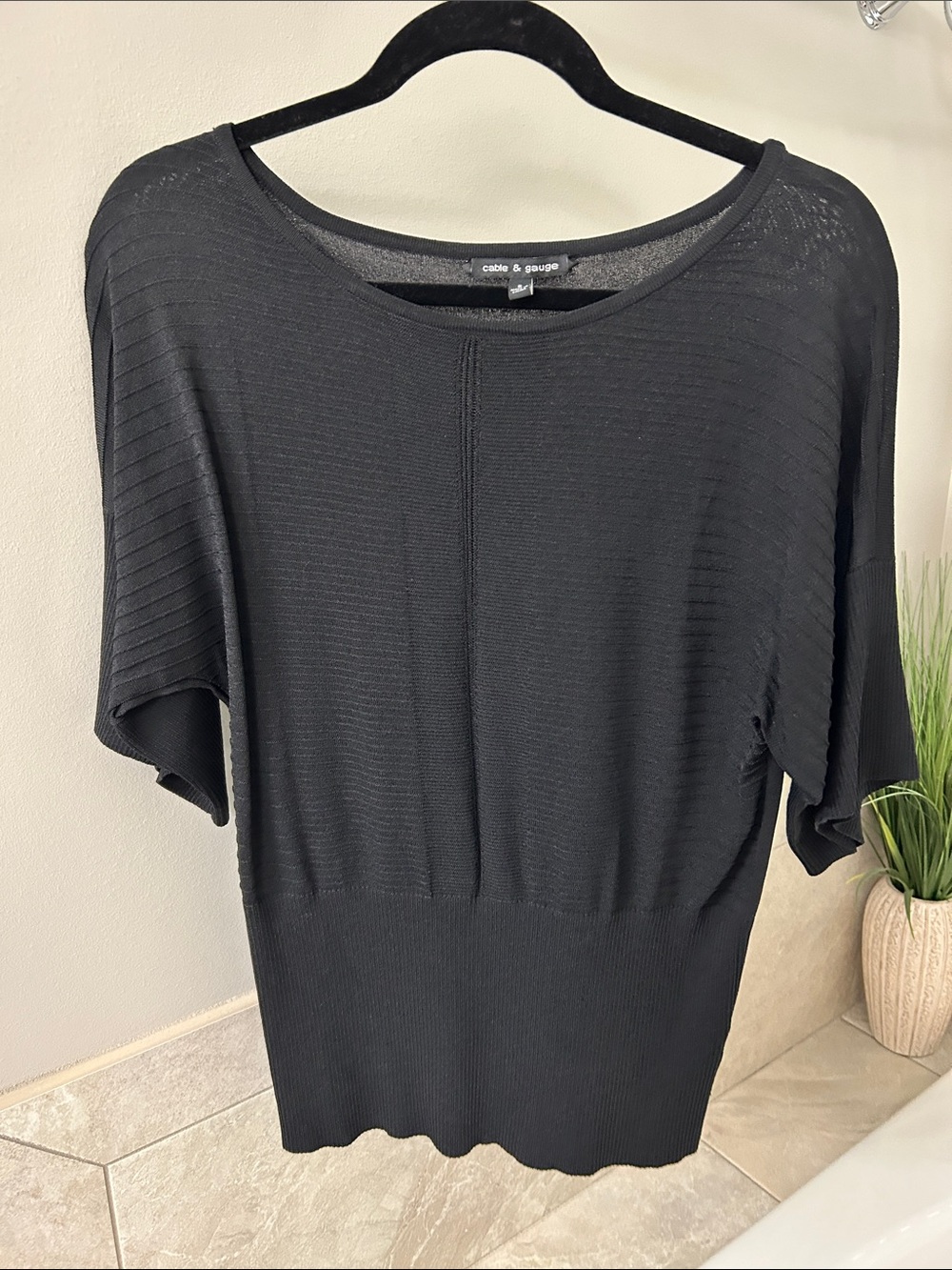 Cable & Gauge Black Ribbed Short Sleeve Knit Top
